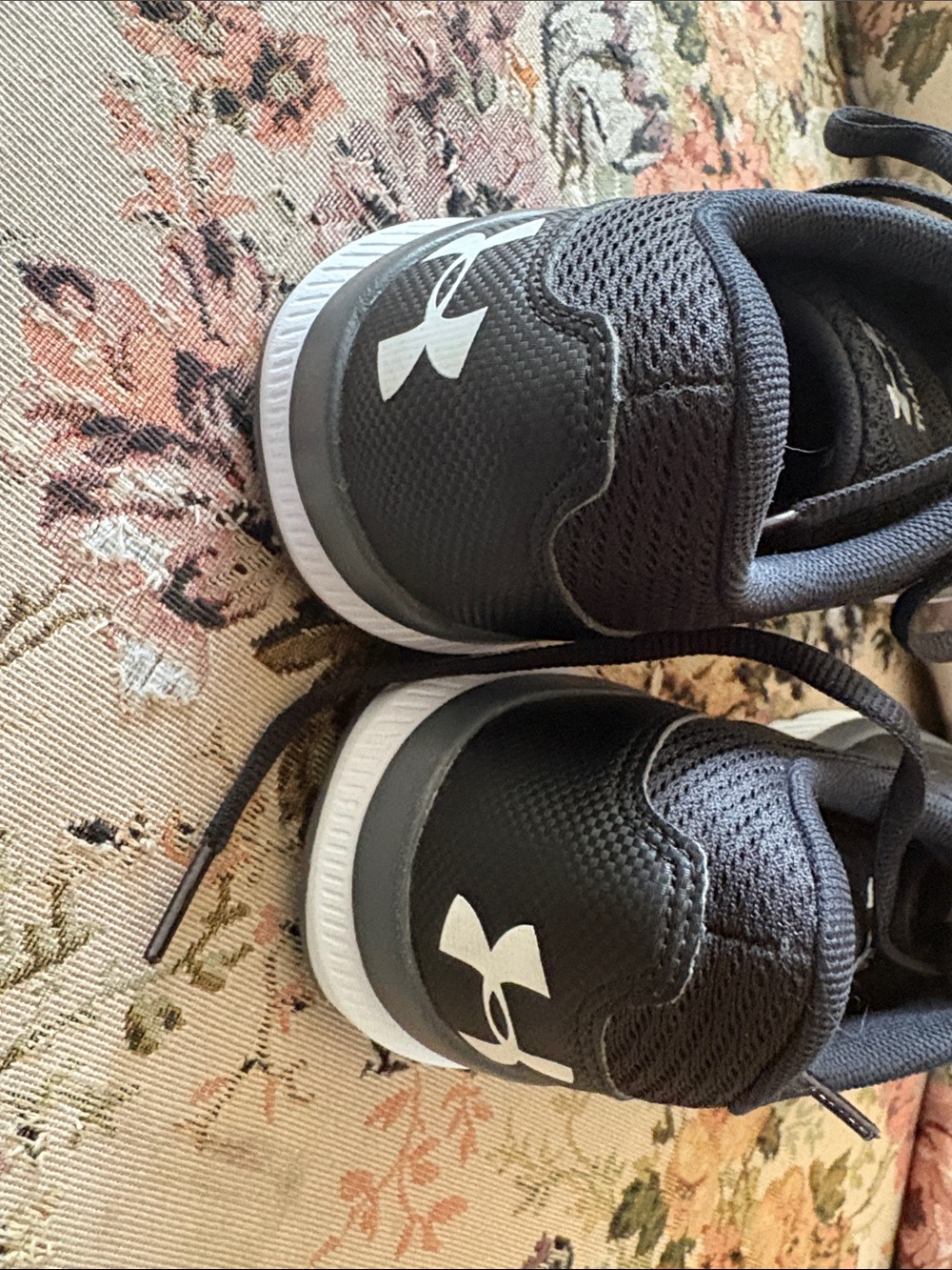 Under Armour Women’s Black Athletic Running Shoes size 9.5 - Picture 10 of 10